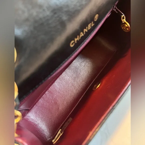 SOLD Vintage Chanel Small Diana Flap Black Lambskin - Picture 12 of 13